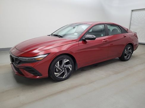Used 2025 Hyundai Elantra Sport image 2