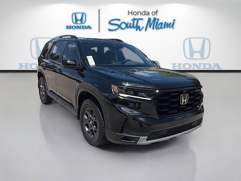 Used 2025 Honda Pilot TrailSport image 1
