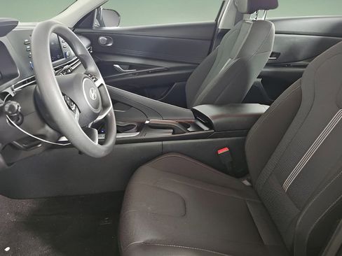 Used 2024 Hyundai Elantra SE image 5