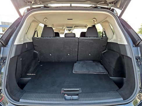 Used 2025 Nissan Rogue SV FWD image 31
