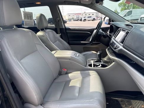 Used 2018 Toyota Highlander Limited Platinum AWD/4WD image 9