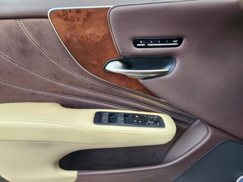 Certified 2020 Lexus LS 500 w/ Accessory Package (Z2) RWD image 16