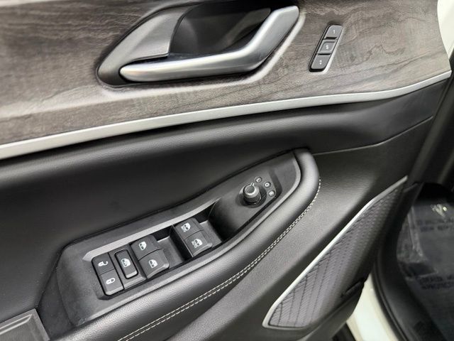 Used 2023 Jeep Grand Cherokee Limited w/ Luxury Tech Group II AWD/4WD image 21
