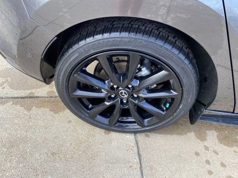 Used 2021 MAZDA MAZDA3 Hatchback w/Premium Plus Pkg image 31