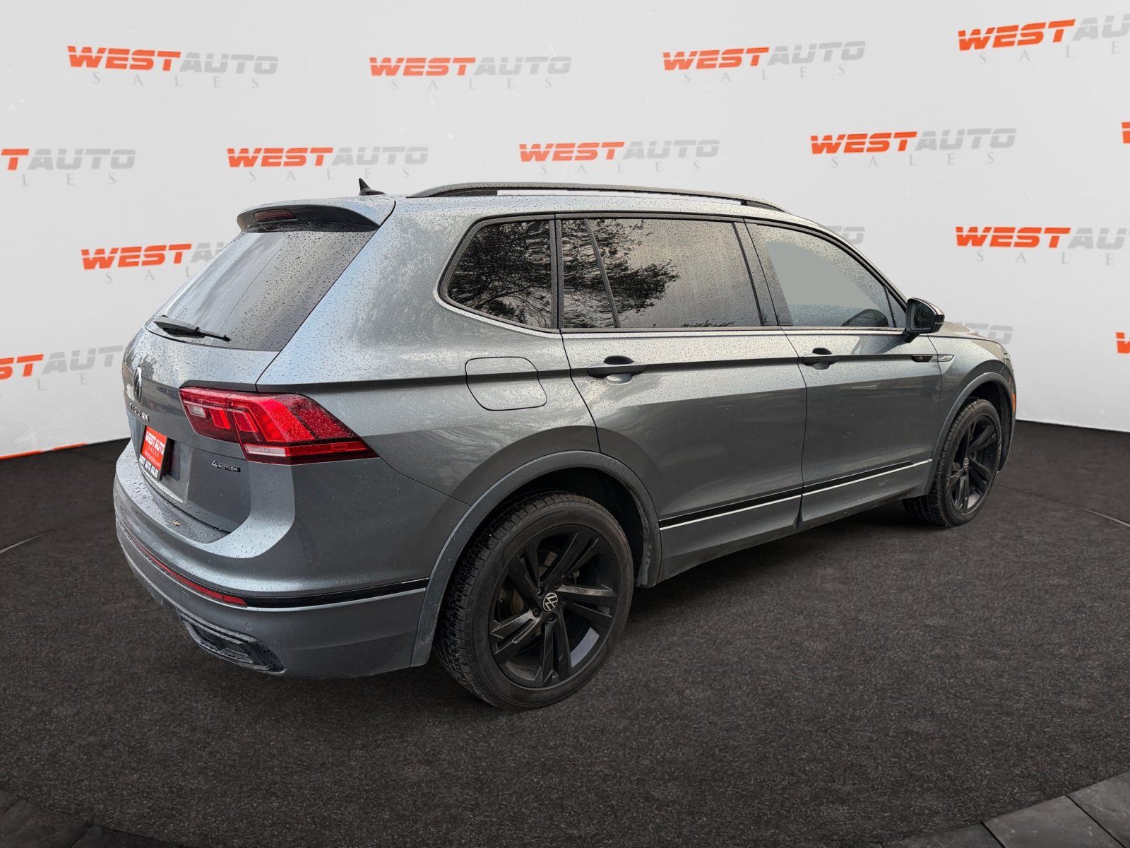 Used 2023 Volkswagen Tiguan SE R-Line AWD/4WD image 5