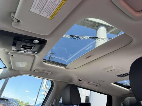 Used 2022 Kia Carnival SX Prestige FWD image 10
