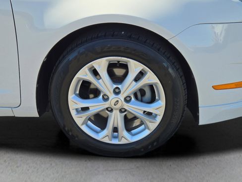 Used 2012 Ford Fusion SE image 3