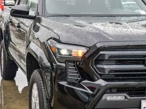 Certified 2025 Toyota Tacoma SR5 image 4
