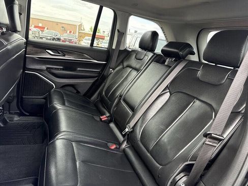 Used 2022 Jeep Grand Cherokee Limited AWD/4WD image 19