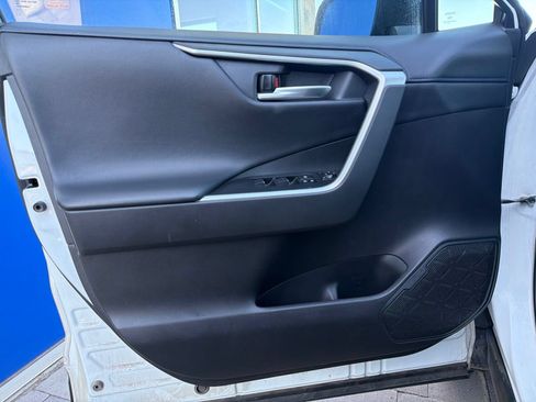 Used 2020 Toyota RAV4 XSE w/ XSE Grade Weather Package AWD/4WD image 18