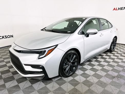 Used 2025 Toyota Corolla SE image 7