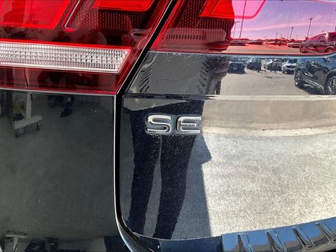 Used 2023 Volkswagen Tiguan SE w/ Panoramic Sunroof Package image 42