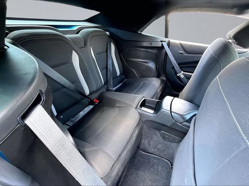 Used 2022 Chevrolet Camaro LT RWD image 27
