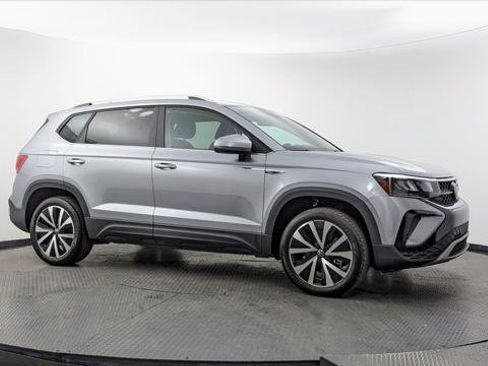 Used 2023 Volkswagen Taos SE FWD image 9
