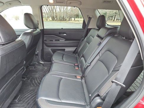 Used 2023 Nissan Pathfinder SL image 18