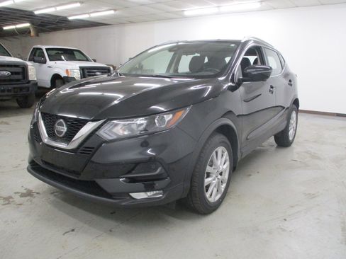 Used 2020 Nissan Rogue Sport SV w/ Technology Package image 3