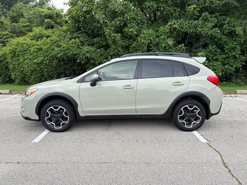 Used 2015 Subaru Crosstrek 2.0i Limited w/ Popular Package #2 AWD/4WD image 2
