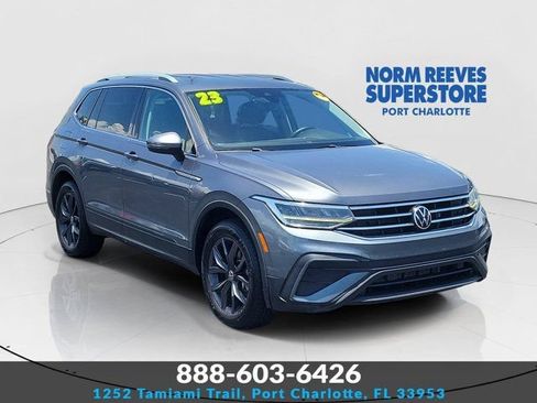 Used 2023 Volkswagen Tiguan SE FWD image 1