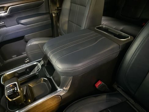 Used 2024 Chevrolet Silverado 1500 High Country w/ Technology Package image 20