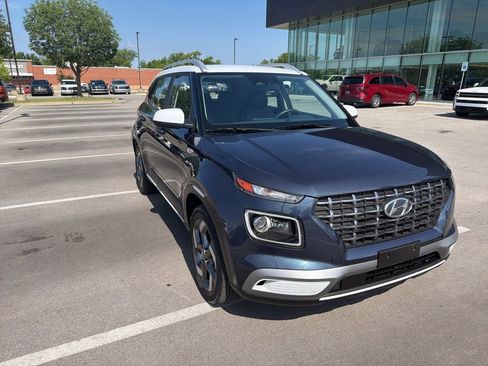 Certified 2025 Hyundai Venue Limited FWD image 2