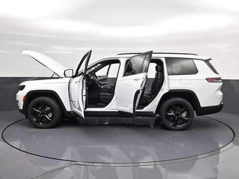 Used 2023 Jeep Grand Cherokee L Laredo AWD/4WD image 28