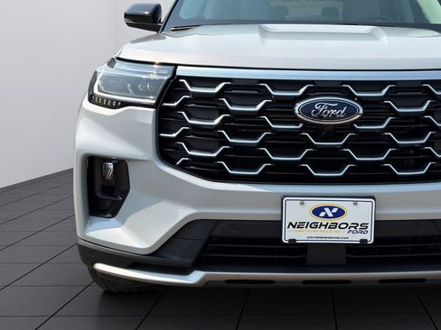 Used 2025 Ford Explorer Platinum w/ Ultimate Package AWD/4WD image 9