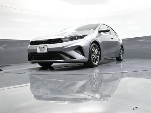 Used 2022 Kia Forte LXS w/ LXS Technology Package FWD image 24