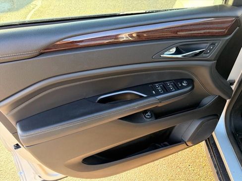 Used 2015 Cadillac SRX Luxury image 42