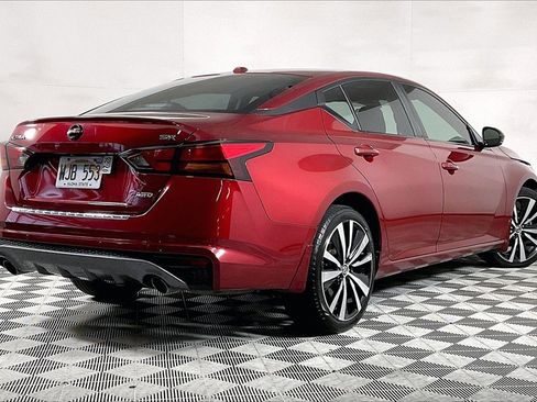 Used 2021 Nissan Altima 2.5 SR w/ SR Premium Package image 10