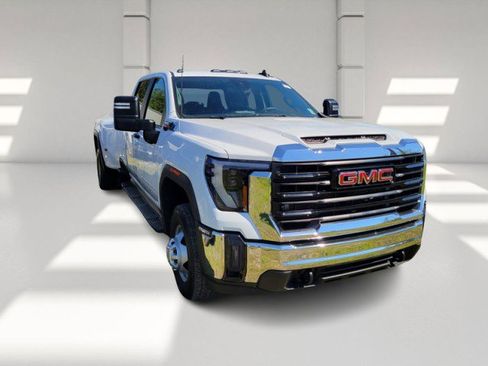 Used 2025 GMC Sierra 3500 Pro AWD/4WD image 3