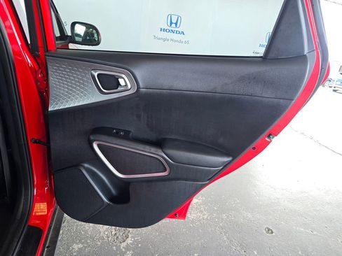 Used 2025 Kia Soul LX FWD image 17