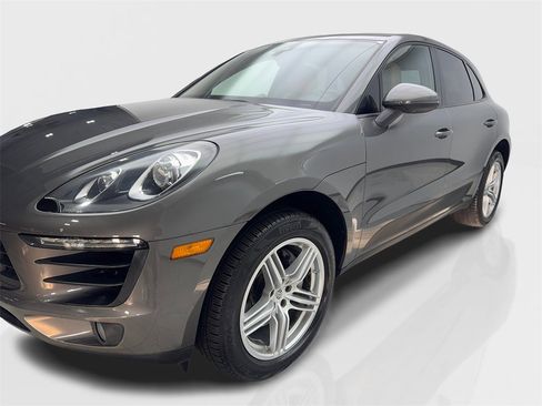 Used 2018 Porsche Macan image 11
