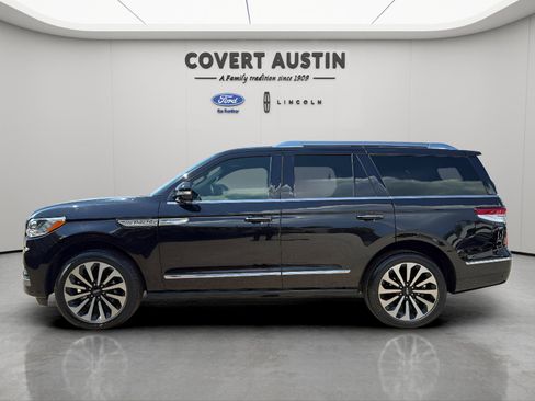 Certified 2024 Lincoln Navigator Reserve AWD/4WD image 2