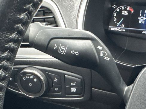 Used 2020 Ford Edge Titanium image 29