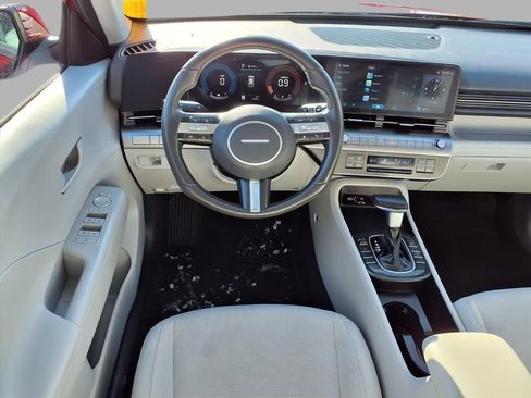 Used 2025 Hyundai Kona SEL image 4