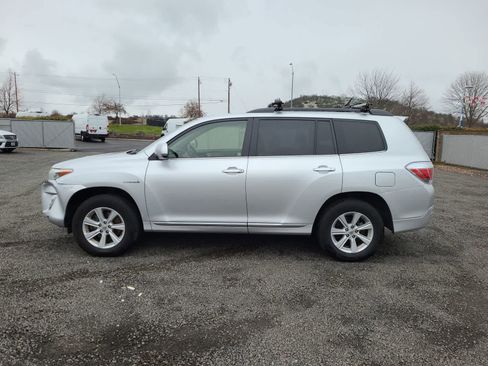Used 2012 Toyota Highlander 4WD Hybrid w/ Cold Weather Pkg image 2