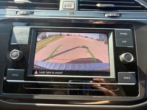 Used 2022 Volkswagen Tiguan S FWD image 31