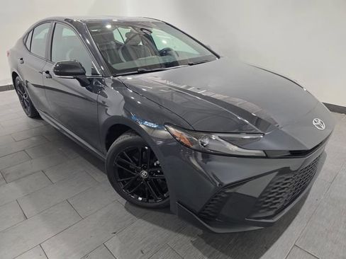 Used 2025 Toyota Camry SE AWD/4WD image 7