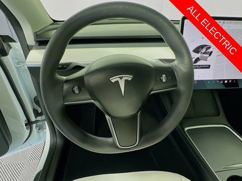 Used 2022 Tesla Model Y Long Range AWD/4WD image 11