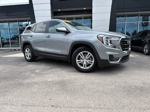 Used 2023 GMC Terrain SLE FWD image 2