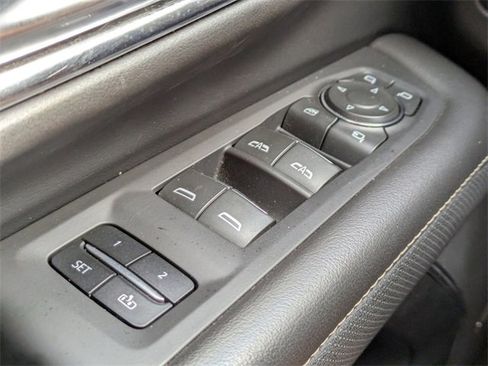 Used 2023 Chevrolet Suburban Premier image 27