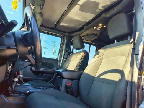 Used 2021 Jeep Gladiator Willys image 4