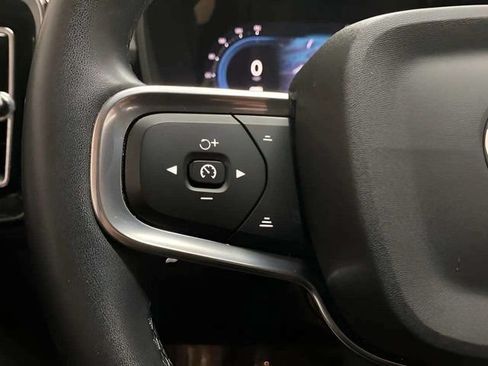 Used 2023 Volvo XC40 B4 Core w/ Convenience Package FWD image 31