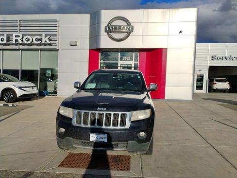 Used 2011 Jeep Grand Cherokee Limited w/ Luxury Group II image 2