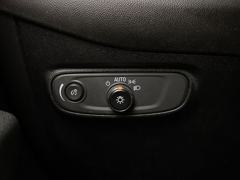 Used 2018 Chevrolet Equinox LS FWD image 19