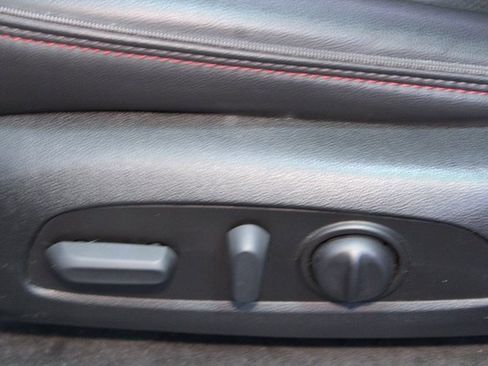 Used 2023 Chevrolet Traverse RS image 21