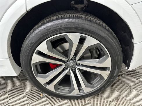 Used 2019 Audi Q8 Premium Plus w/ Premium Plus AWD/4WD image 23