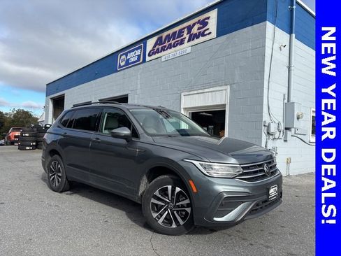 Used 2022 Volkswagen Tiguan S image 1