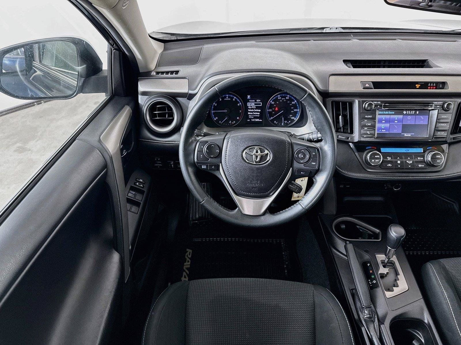 Used 2018 Toyota RAV4 XLE AWD/4WD image 2