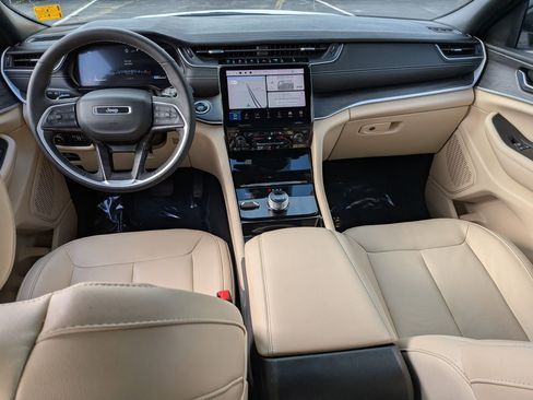 Used 2023 Jeep Grand Cherokee L Limited image 24